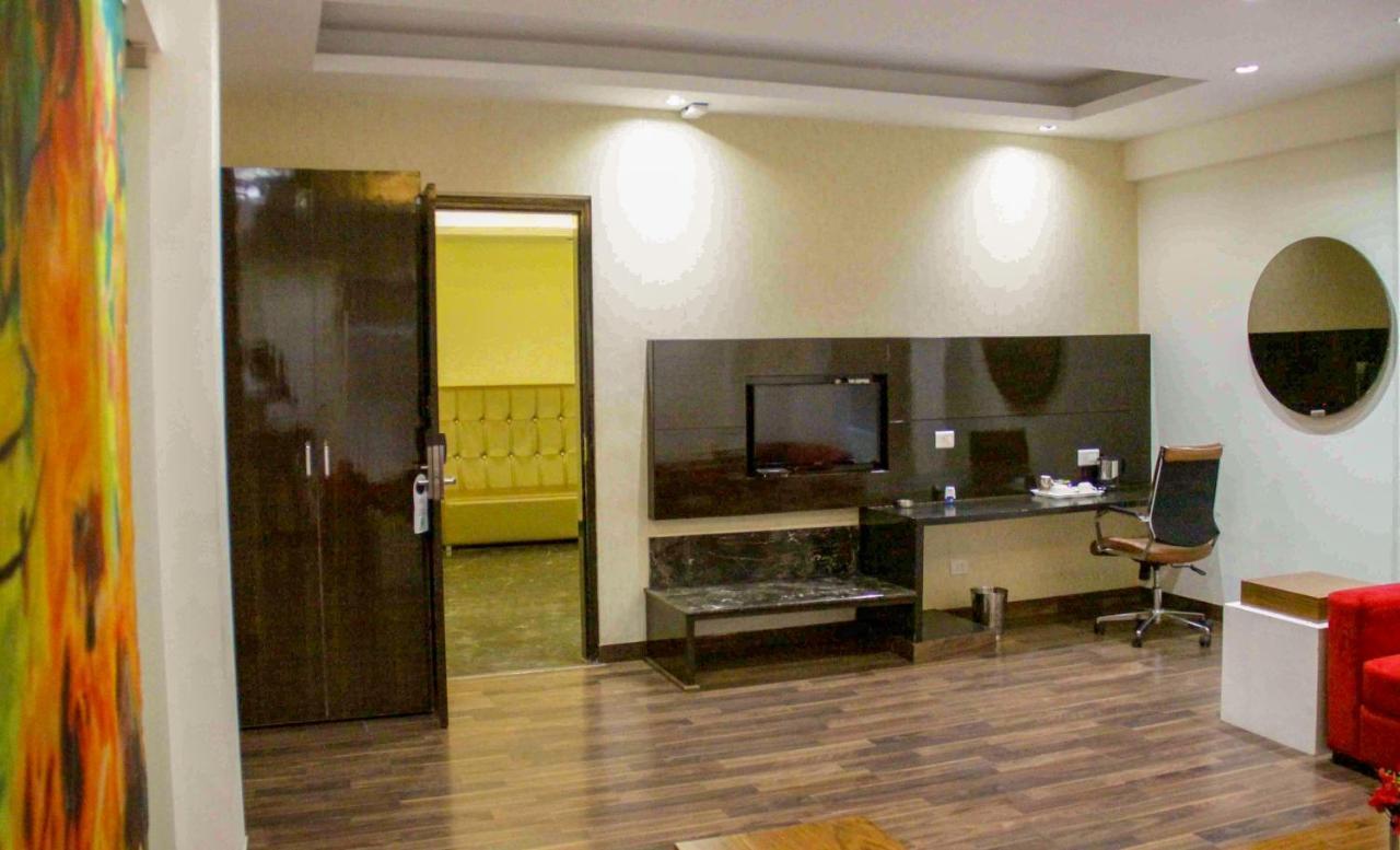 Four Leaf Hotel,Budaun Exterior photo